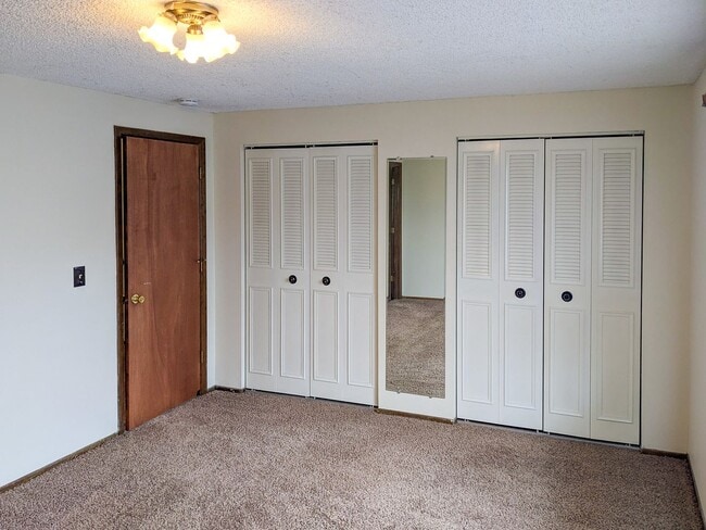 Building Photo - 1613 River Rock Dr NE