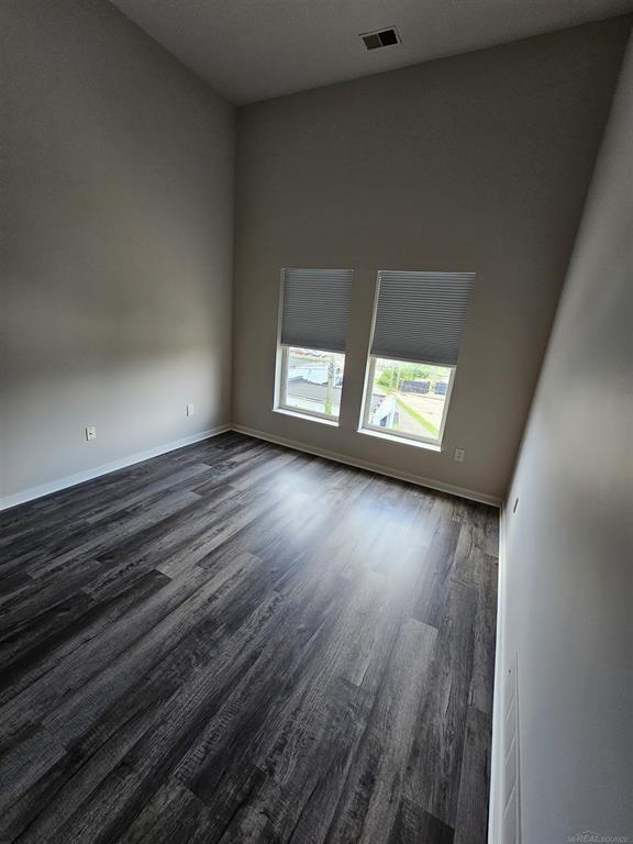 Building Photo - Downtown Mount Clemens Loft 2 Bedroom, 1 Bath Top Floor, Garage. Soaring 20-Foot Ceilings, Dramat...