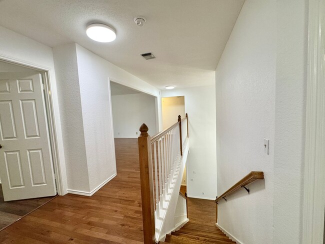 Building Photo - Big 4 Bedroom Home in Stone Oak!