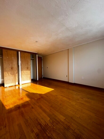 Building Photo - 1110 Commonwealth Ave