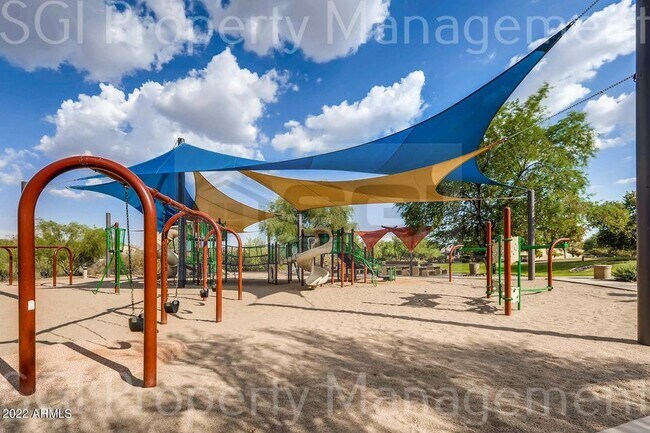 Building Photo - LUXURY 5 BEDROOM VISTANCIA BASEMENT HOME!