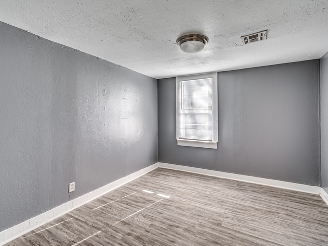 Building Photo - 5810 NW 41st St