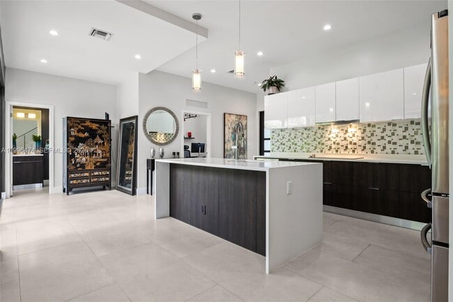 Building Photo - 5735 SW 35th St