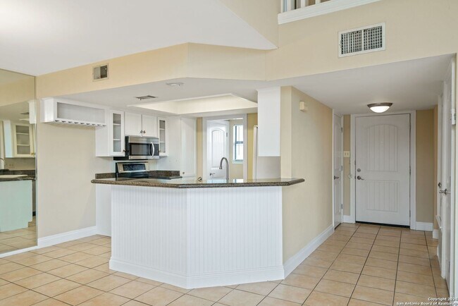 Building Photo - Hill Country Retreat