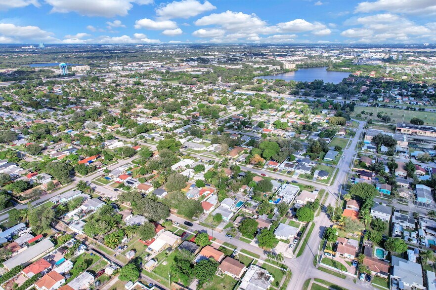 Building Photo - 2419 Coolidge St