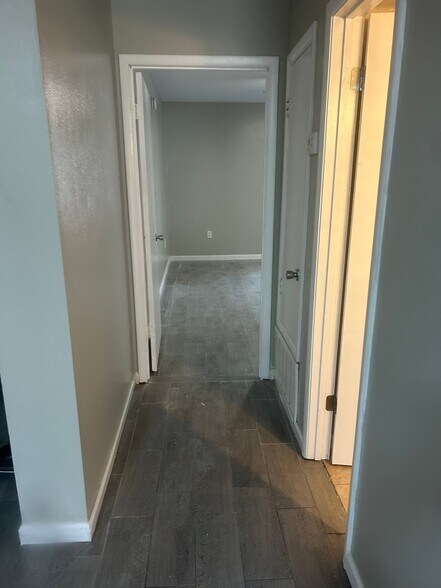 Building Photo - 401 Marshall Ct