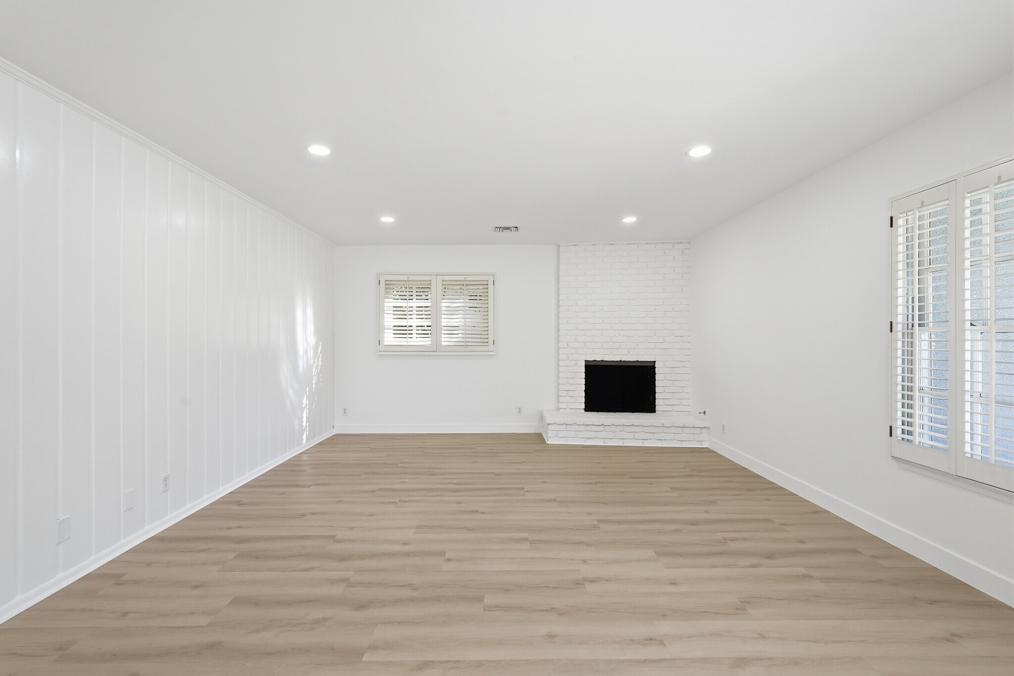 Building Photo - 23723 Aetna St