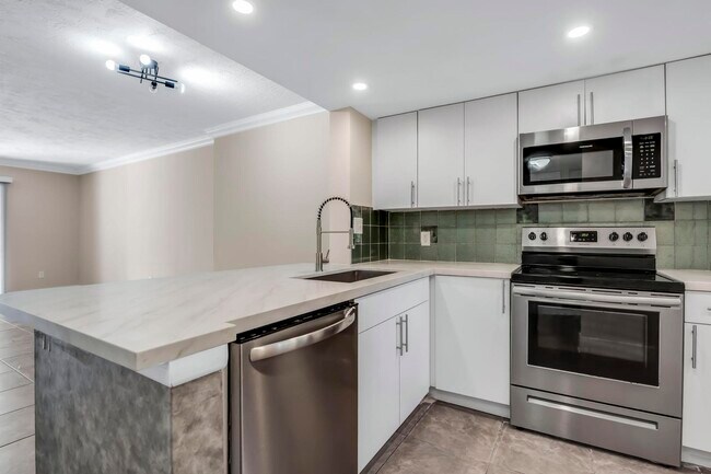 Building Photo - 5200 NW 31st Ave