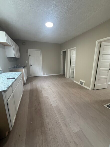 Building Photo - 6523 Lederer Ave