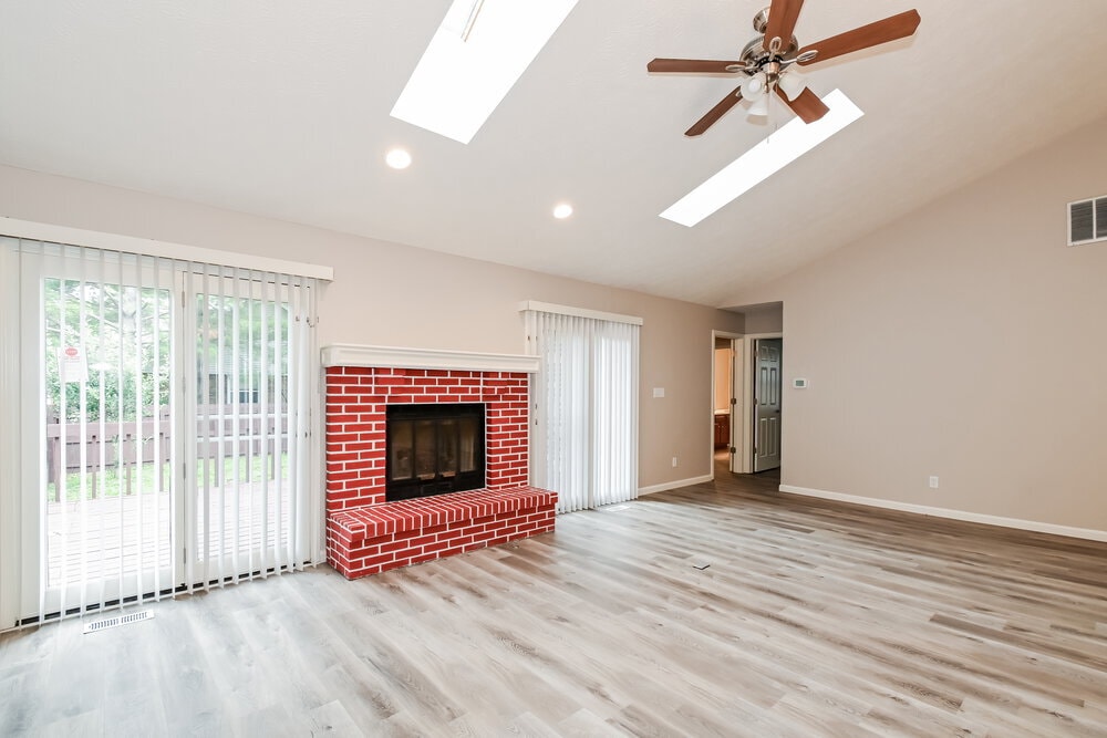 Building Photo - 1068 W Southport Rd