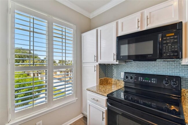 Building Photo - 5000 Culbreath Key Way