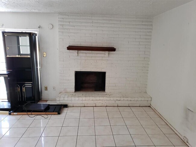 Building Photo - 12821 Clarewood Dr