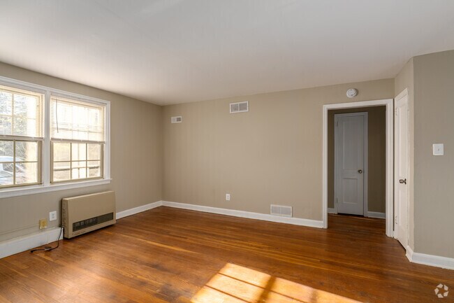 2BR, 1BA - 617SF - Living Room - Parklynn Apartments