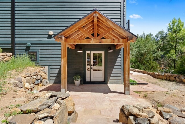 Building Photo - 205 Loop Dr