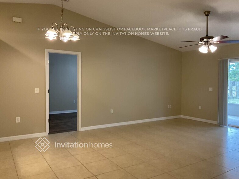 Building Photo - 3215 Burdock Ave