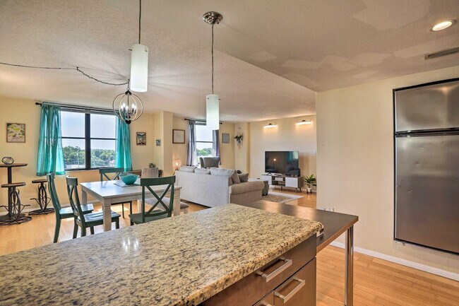 Building Photo - 701 S Madison Ave