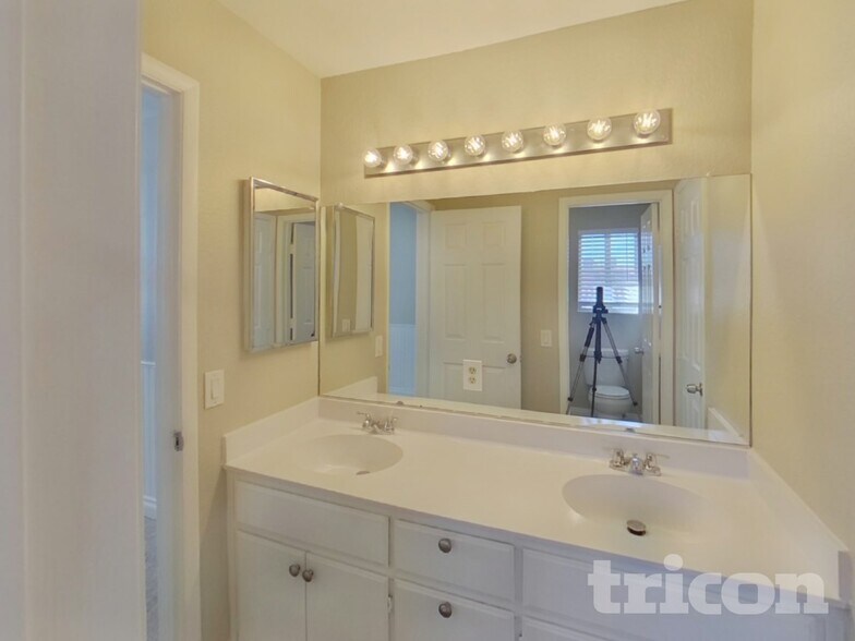 Building Photo - 1584 Bright View Dr