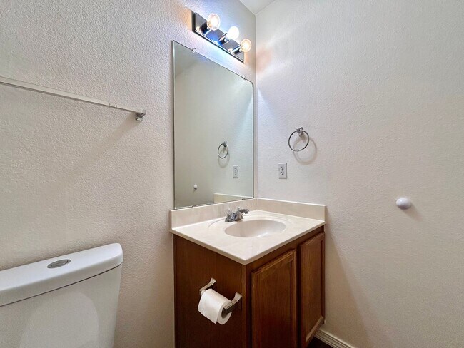 Building Photo - 102 Adamae Ln