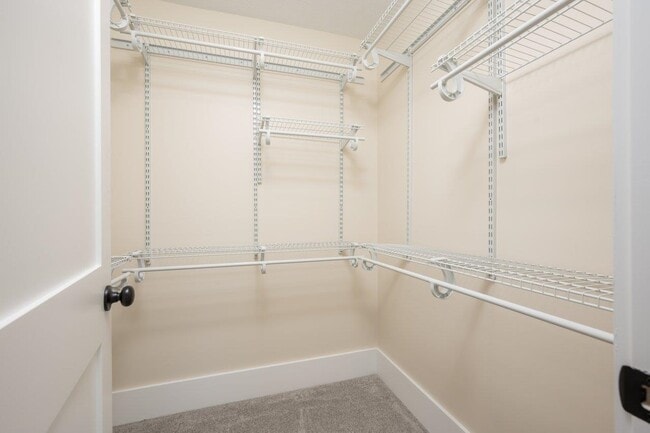 Building Photo - 553 Islington St