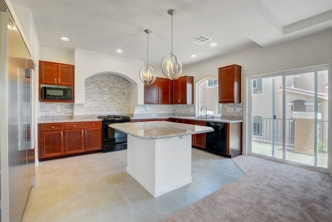 Building Photo - HUGE 3 Story, 5 Bedroom Home in the Southwest!