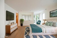 Building Photo - 2000 N Beachwood Dr