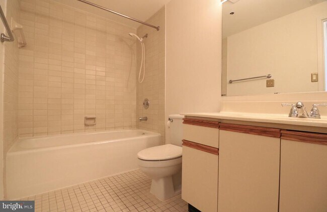 Building Photo - 1805 Crystal Dr