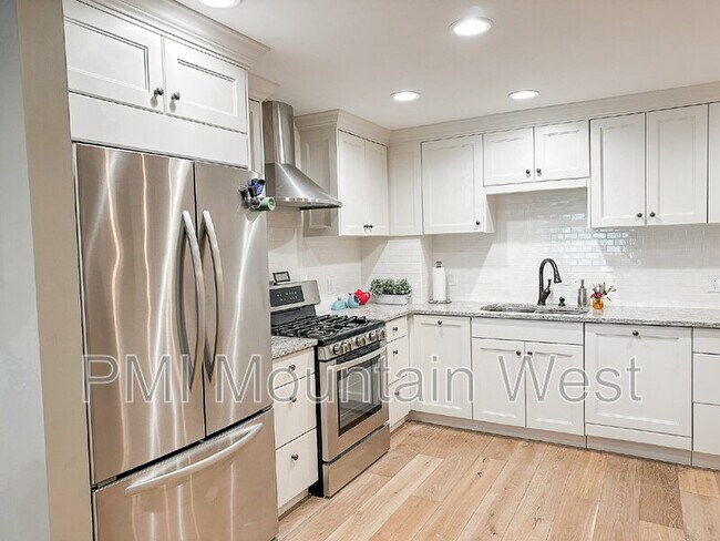 Building Photo - 171 E 3rd Ave