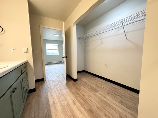Building Photo - 525 Rustic Ridge Dr