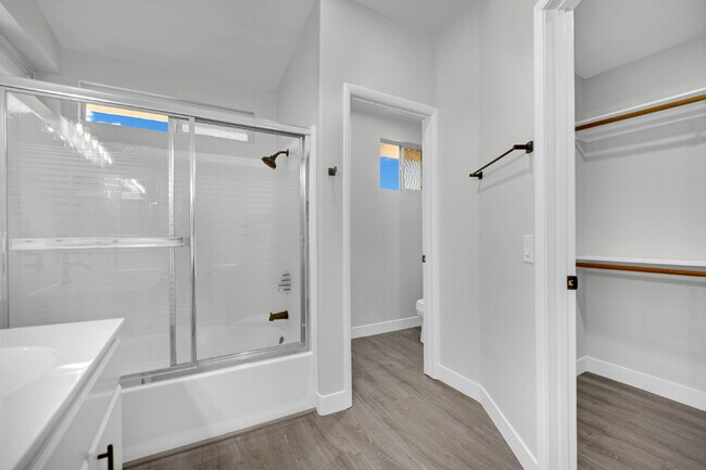 Building Photo - Step into this charming 3-bedroom, 3-bathroom home that has so much to offer!