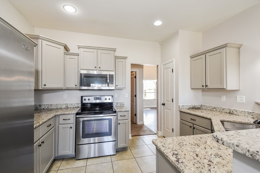 Building Photo - 3363 Hill Valley Ln