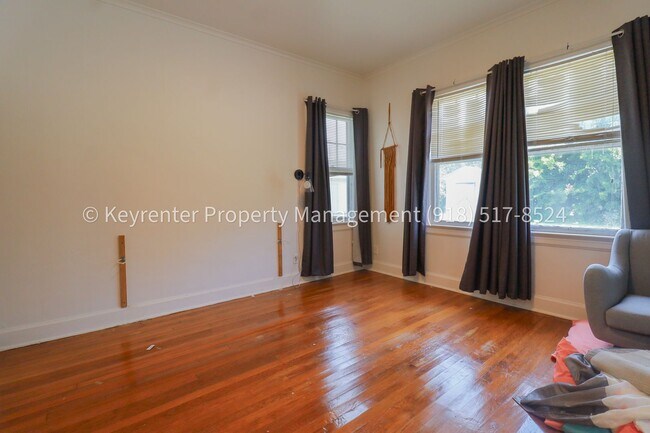 Building Photo - 1622 S Indianapolis Ave