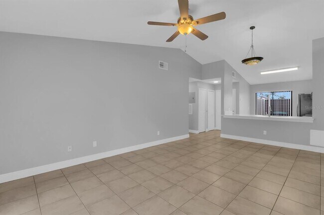 Building Photo - 907 Park Villa Cir