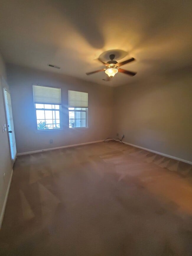 Building Photo - Liberty Hall End Unit 3Br 2.5Ba Townhome