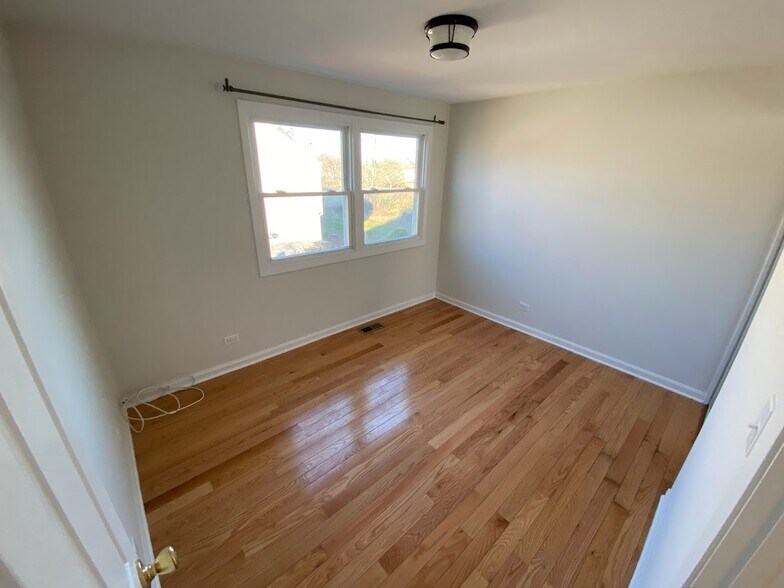 Building Photo - 1838 Jamestown Cir