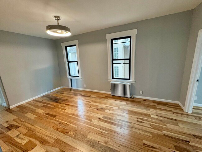 Building Photo - 136 W 25th St