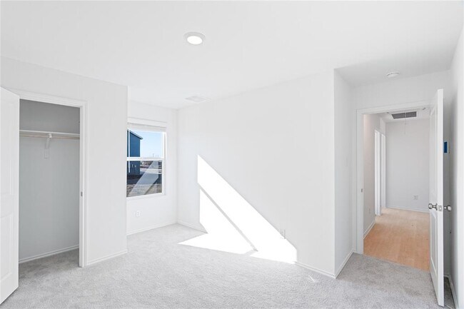 Building Photo - 241 Kings Row Ln