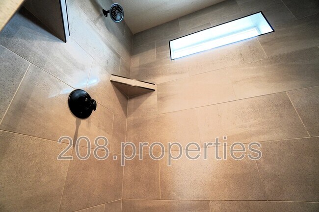 Building Photo - 38 E Ranch Dr