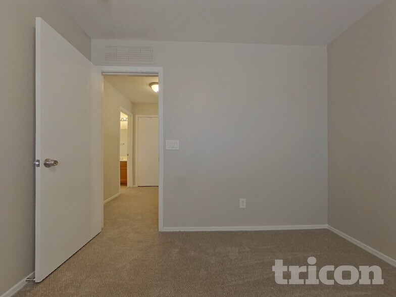 Building Photo - 23873 W Bowker St