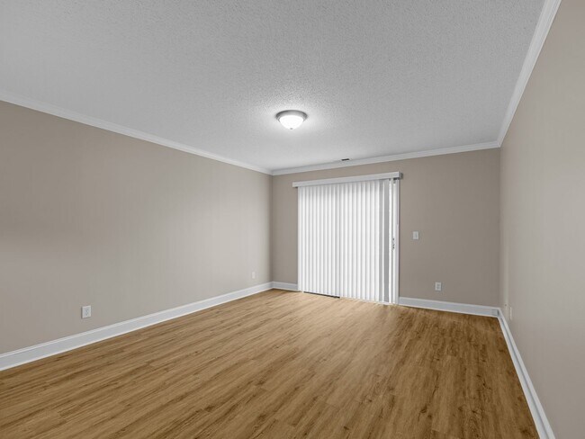 Building Photo - Newly Renovated 2BR, 2 BA Townhome in Greer SC