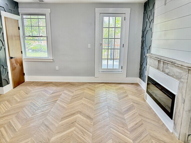 Building Photo - 5616 Phillips Ave