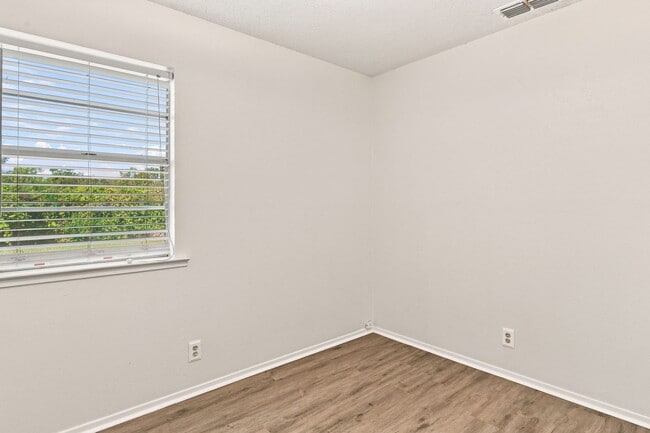Building Photo - 5700 Cherry Park