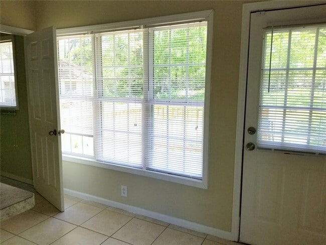 Building Photo - 1822 Elaine Dr