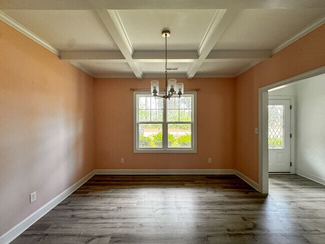 Building Photo - Gorgeous 4 Bed 3.5 Bath Executive Home with Community Amenities