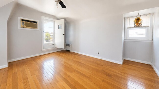 Building Photo - 132 Linden Ave