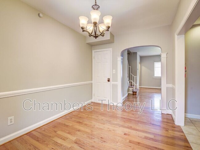 Building Photo - 1417 Downing St NE