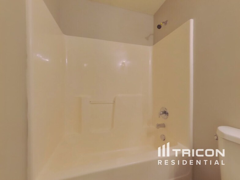 Building Photo - 129 Honey Tree Rd