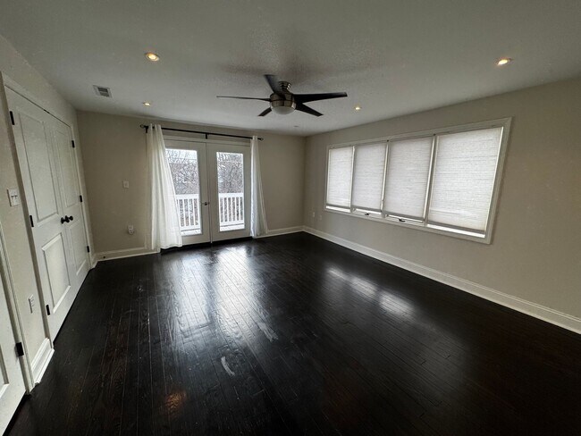 Building Photo - RENOVATED EXPANSIVE 5BD 4BA BRIGHTWOOD HOME