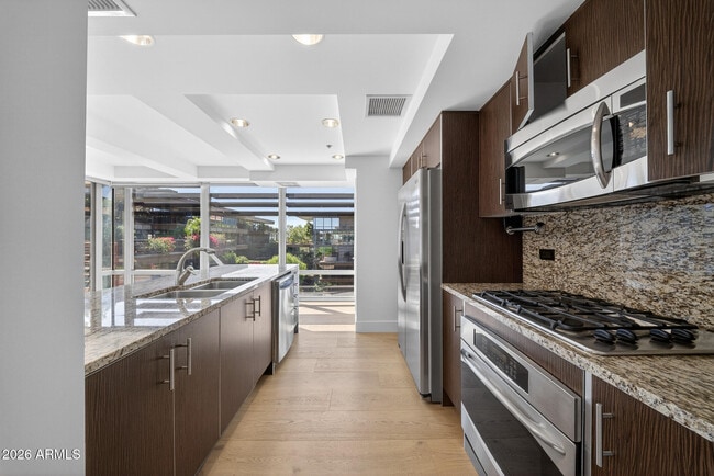 Building Photo - 7131 E Rancho Vista Dr