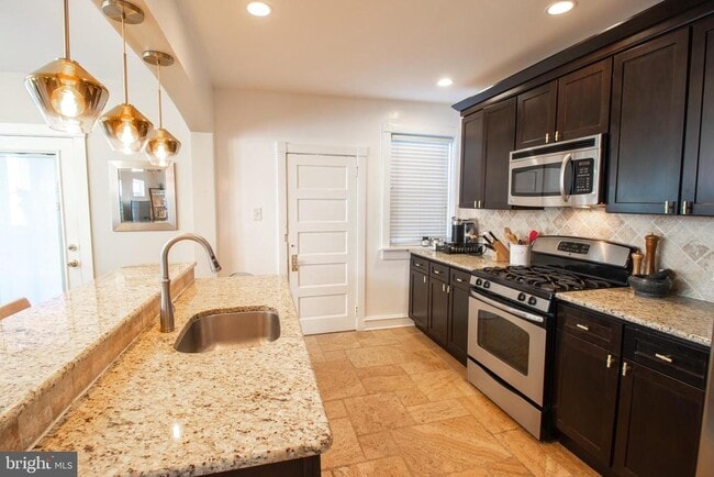 Building Photo - 2215 N Harrison St