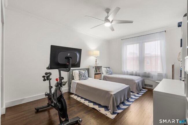 Building Photo - 70 Strawberry Hill Ave